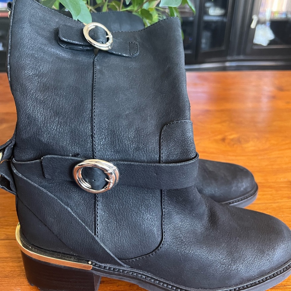 NEWVince Camuto Motorcycle Riding Boots Size 8.5 Black Leather Buckle Biker Boot